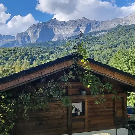 Dans La Vallee De Chamonix Chalet